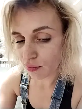 Linda Gregory online show from 10/18/25, 02:24