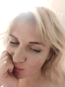 Linda Gregory online show from 10/04/25, 01:40