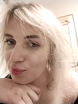 Linda Gregory online show from 10/13/25, 02:02