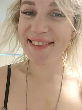 Linda Gregory online show from 12/16/24, 01:42