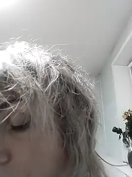 Linda Gregory online show from 11/17/25, 02:59