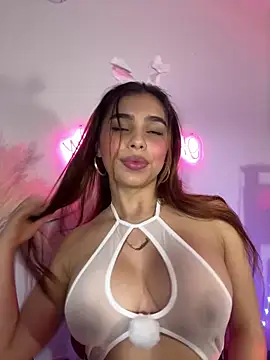 Snapshot of crisbell_lopez chatting on 10/25/25, 01:05 crisbell lopez online show from 10/25/25, 01:05