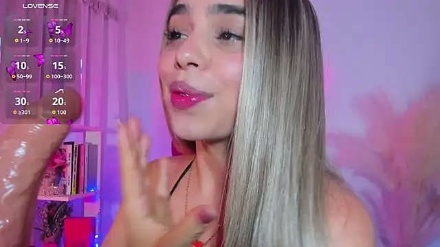 Snapshot of crisbell_lopez chatting on 10/15/25, 12:31 crisbell lopez online show from 10/15/25, 12:31