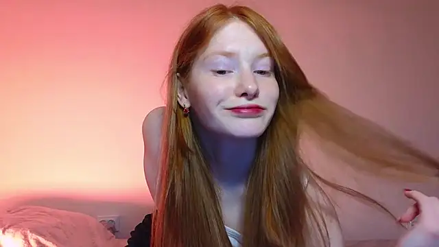 Snapshot of FiaMoor chatting on 01/06/25, 04:13 FiaMoor online show from 01/06/25, 04:13