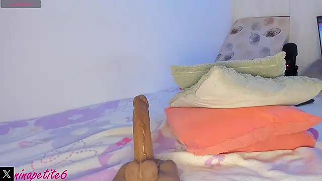ninapetitew online show from 05/15/26, 11:14