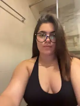 Snapshot of Valenhill@xh chatting on 07/26/26, 03:35 Valenhillxh online show from 07/26/26, 03:35