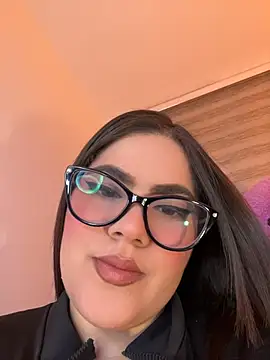 Snapshot of Valenhill@xh chatting on 07/14/26, 04:28 Valenhillxh online show from 07/14/26, 04:28