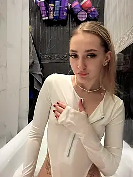 Good  Girl  online show from 10/15/25, 10:34
