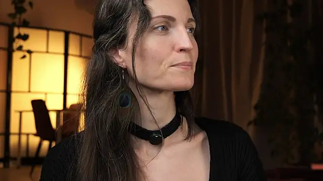 yulladao online show from 11/18/25, 06:00