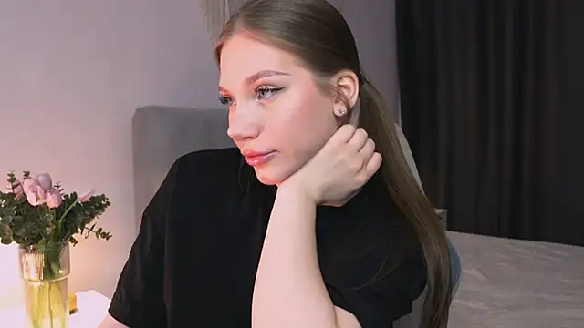 MiaKeler online show from 04/04/26, 08:59