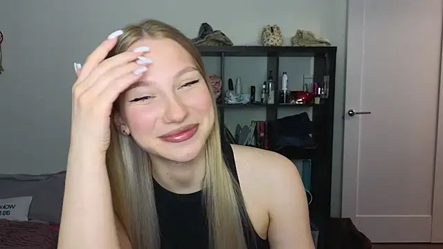 MiaKeler online show from 03/17/25, 05:05