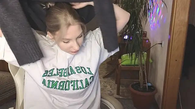 MiaKeler online show from 03/06/25, 01:57