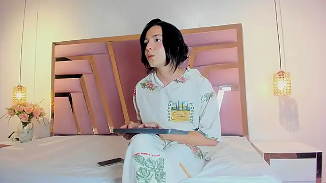 Jiggly   online show from 11/11/25, 10:47