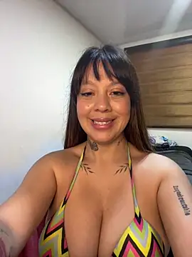 Snapshot of Bruja_lu chatting on 02/11/25, 03:29 Bruja lu online show from 02/11/25, 03:29