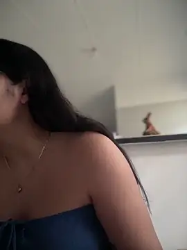 Lia flowers online show from 10/25/25, 10:10