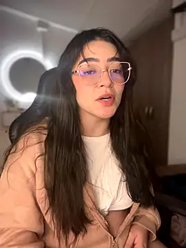 Lia flowers online show from 10/28/25, 12:33