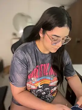 Lia flowers online show from 11/14/25, 11:19