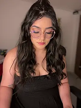 Lia flowers online show from 12/13/25, 11:55