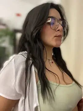 Snapshot of Lia_flowers chatting on 02/27/25, 05:18 Lia flowers online show from 02/27/25, 05:18