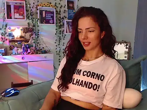 Snapshot of BeellyDance chatting on 09/11/25, 06:19 BeellyDance online show from 09/11/25, 06:19
