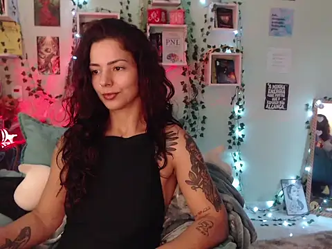 Snapshot of BeellyDance chatting on 10/01/25, 06:12 BeellyDance online show from 10/01/25, 06:12