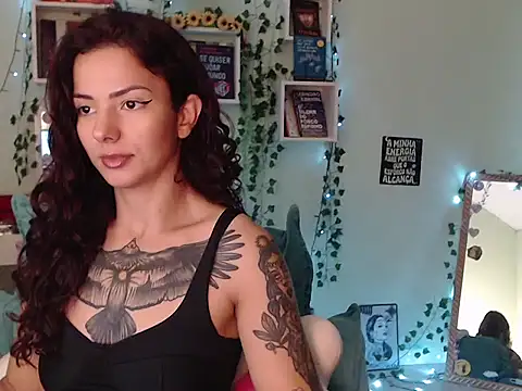 Snapshot of BeellyDance chatting on 09/14/25, 01:33 BeellyDance online show from 09/14/25, 01:33