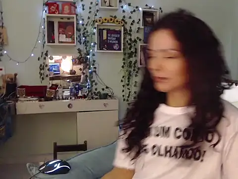 Snapshot of BeellyDance chatting on 09/12/25, 05:45 BeellyDance online show from 09/12/25, 05:45