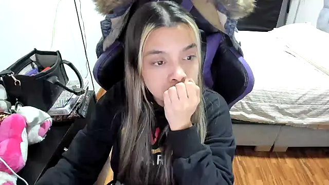 Snapshot of LuisaReyes_2911 chatting on 09/09/25, 01:59 LuisaReyes 2911 online show from 09/09/25, 01:59