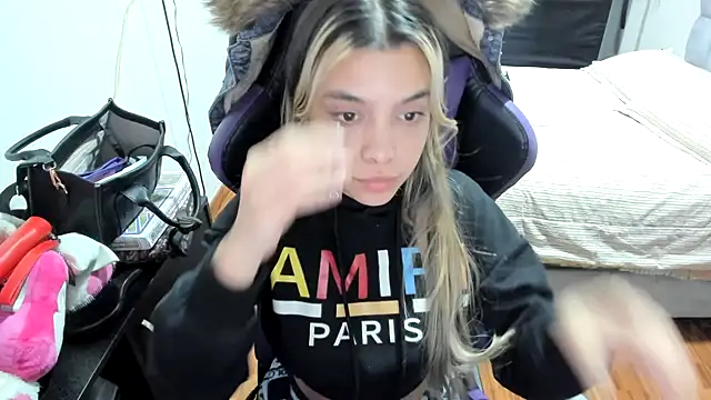 Snapshot of LuisaReyes_2911 chatting on 09/27/25, 02:07 LuisaReyes 2911 online show from 09/27/25, 02:07