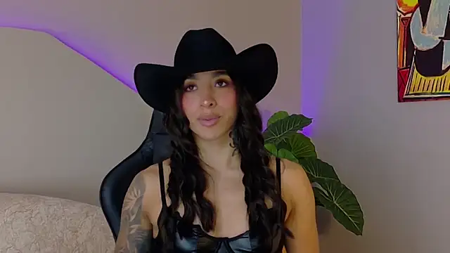 Snapshot of KAYLA_BATISTA chatting on 06/25/26, 12:30 KAYLA BATISTA online show from 06/25/26, 12:30