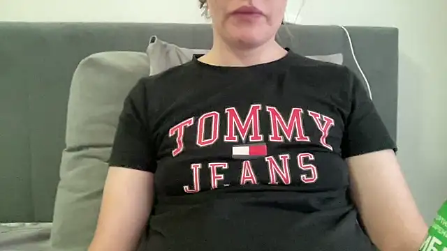 vanessa4you online show from 10/10/25, 04:02