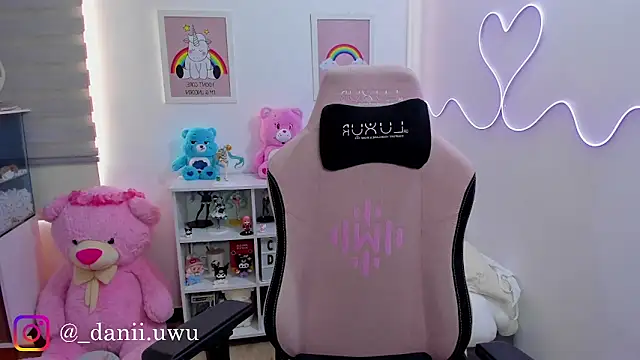 CuteDani  online show from 06/17/26, 02:49