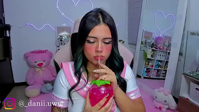 CuteDani  online show from 04/16/26, 05:19