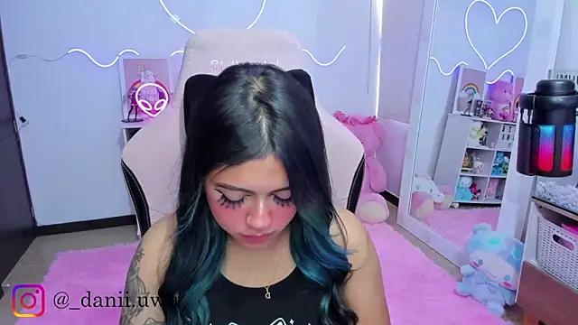 CuteDani  online show from 02/09/26, 02:15