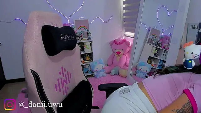 CuteDani  online show from 06/01/26, 04:17