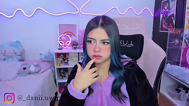 CuteDani  online show from 11/11/25, 09:59