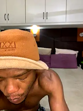 iCrushYenu online show from 11/02/25, 10:59