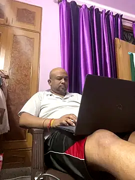 Snapshot of Dick_6inches chatting on 11/13/25, 04:33 Dick 6inches online show from 11/13/25, 04:33