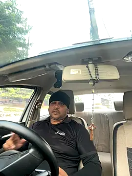 Snapshot of Dick_6inches chatting on 10/27/25, 02:01 Dick 6inches online show from 10/27/25, 02:01