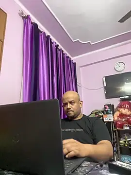 Snapshot of Dick_6inches chatting on 10/27/25, 03:24 Dick 6inches online show from 10/27/25, 03:24