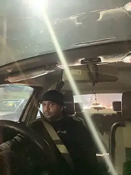 Snapshot of Dick_6inches chatting on 10/31/25, 02:35 Dick 6inches online show from 10/31/25, 02:35