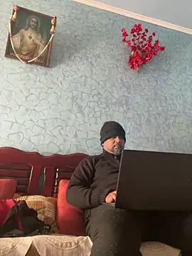 Snapshot of Dick_6inches chatting on 12/16/25, 07:45 Dick 6inches online show from 12/16/25, 07:45