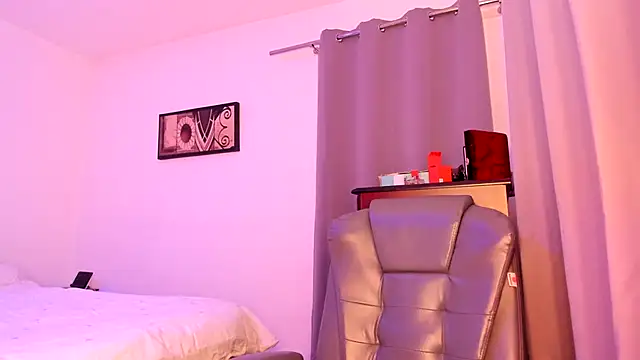 leilahot14 online show from 03/04/26, 06:15