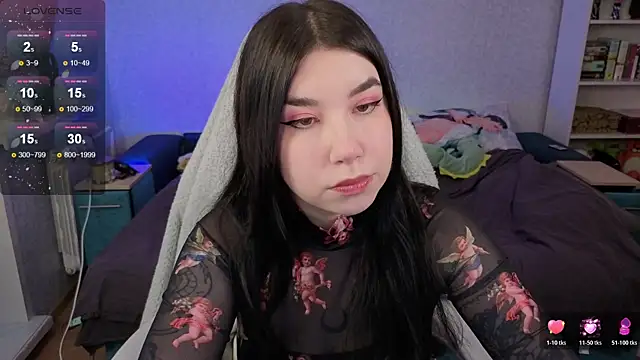 Snapshot of kellyharris chatting on 12/18/25, 11:58 kellyharris online show from 12/18/25, 11:58