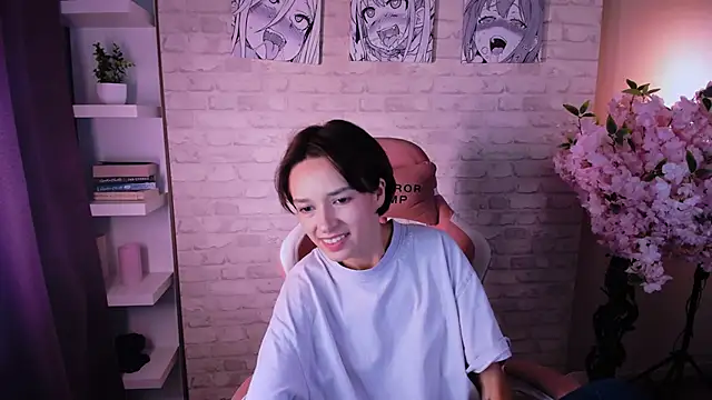 Snapshot of VivianLy_ chatting on 09/24/25, 11:28 VivianLy online show from 09/24/25, 11:28