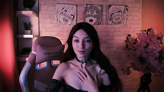 VivianLy  online show from 11/28/25, 11:10