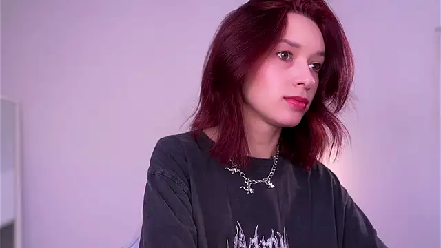 Snapshot of VivianLy_ chatting on 03/18/25, 08:17 VivianLy online show from 03/18/25, 08:17