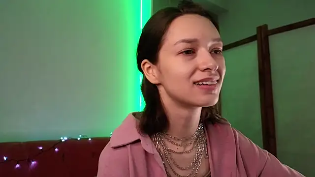 Snapshot of VivianLy_ chatting on 02/28/25, 10:30 VivianLy online show from 02/28/25, 10:30