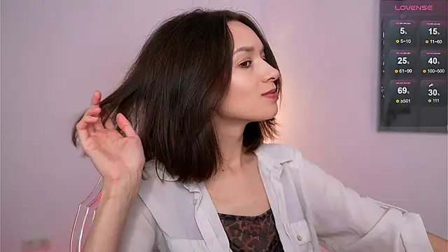 Snapshot of VivianLy_ chatting on 02/15/25, 09:27 VivianLy online show from 02/15/25, 09:27