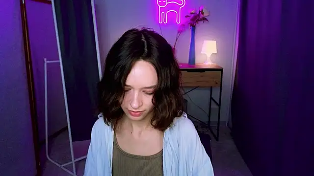 Snapshot of VivianLy_ chatting on 02/02/25, 03:39 VivianLy online show from 02/02/25, 03:39